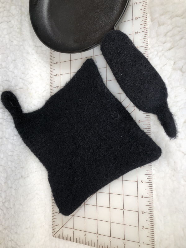 Black felt hot mat and pan handler set